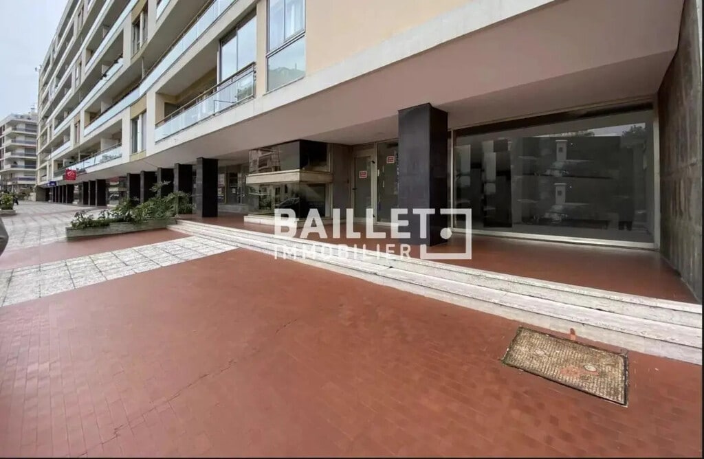 Location Commerce 155 m² - Photo 1