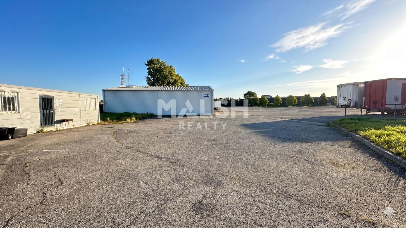 Land in Saint-Priest to rent Building Photo- Image 1 of 13