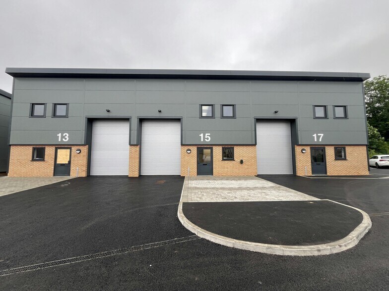 Embankment Way, Ringwood to rent - Building Photo - Image 2 of 16