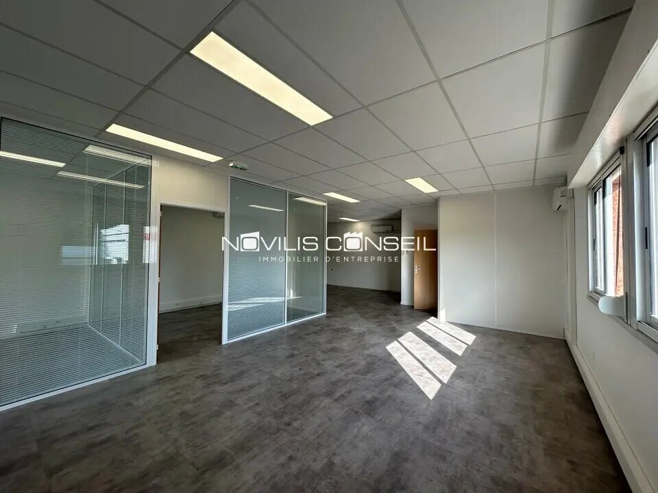 Location Bureaux 124 m² - Photo 1