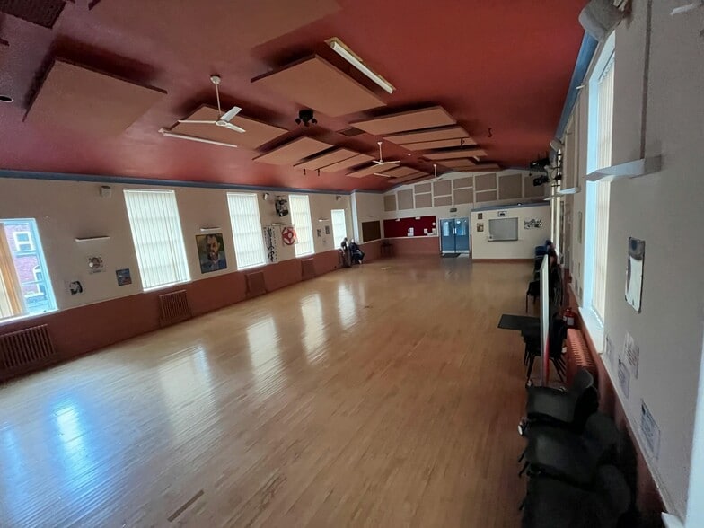 1939 Union Rd, Macclesfield to rent - Building Photo - Image 3 of 11