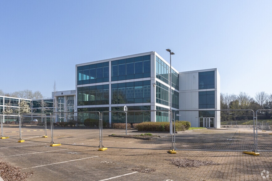 Globe House & Iceni portfolio of 2 properties for sale on LoopNet.co.uk - Primary Photo - Image 1 of 2