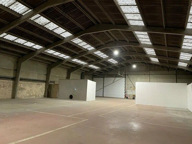 Light Industrial in Calais for sale - Interior Photo - Image 3 of 3