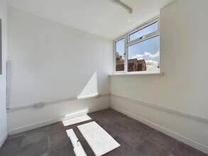 3 Bridge St, Stourport On Severn to rent Interior Photo- Image 2 of 3