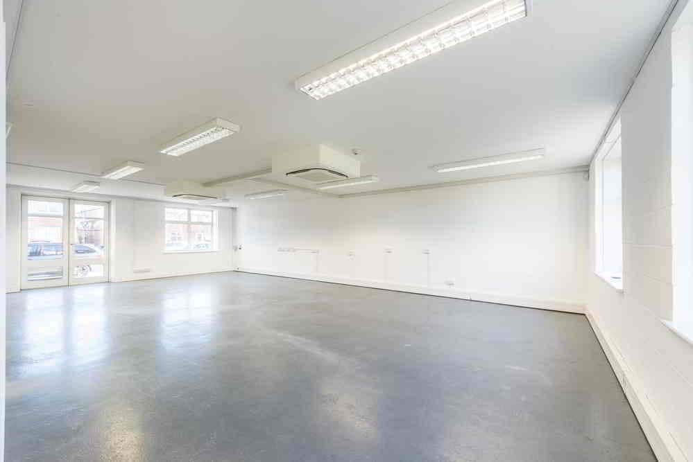Chapel Mill Rd, Kingston Upon Thames to rent Interior Photo- Image 1 of 5