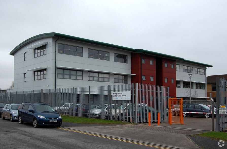 Collett Way, Newton Abbot to rent - Primary Photo - Image 1 of 9