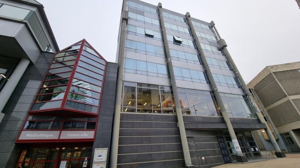 39 Rue Du Gouverneur Général Eboué, Issy-les-Moulineaux for sale - Building Photo - Image 1 of 13