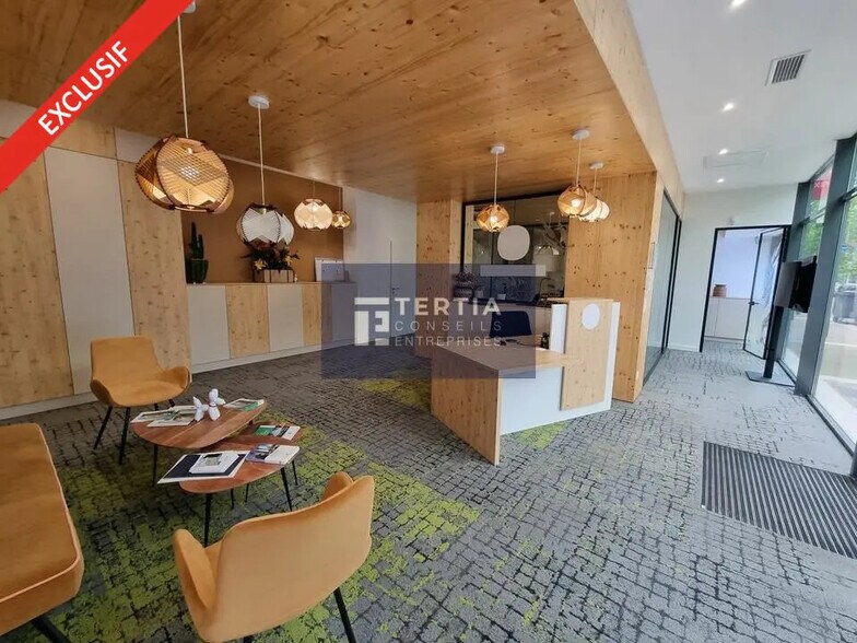 Retail in Montpellier to rent - Lobby - Image 2 of 7