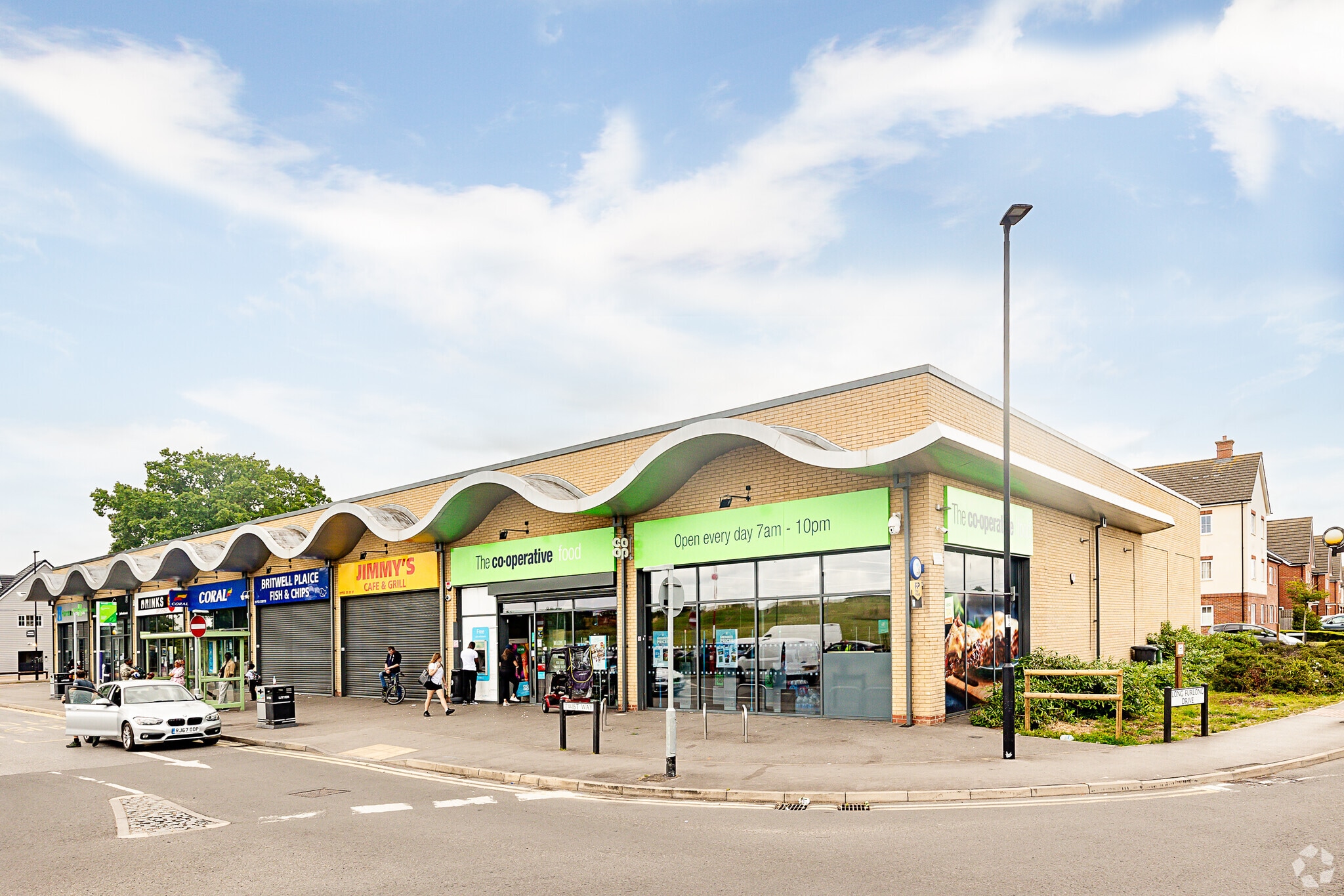 Long Furlong Dr, Slough for sale Primary Photo- Image 1 of 1