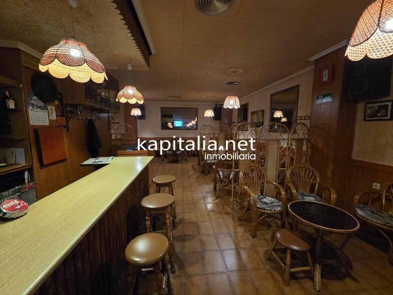 Retail in València, Valencia for sale - Interior Photo - Image 1 of 7