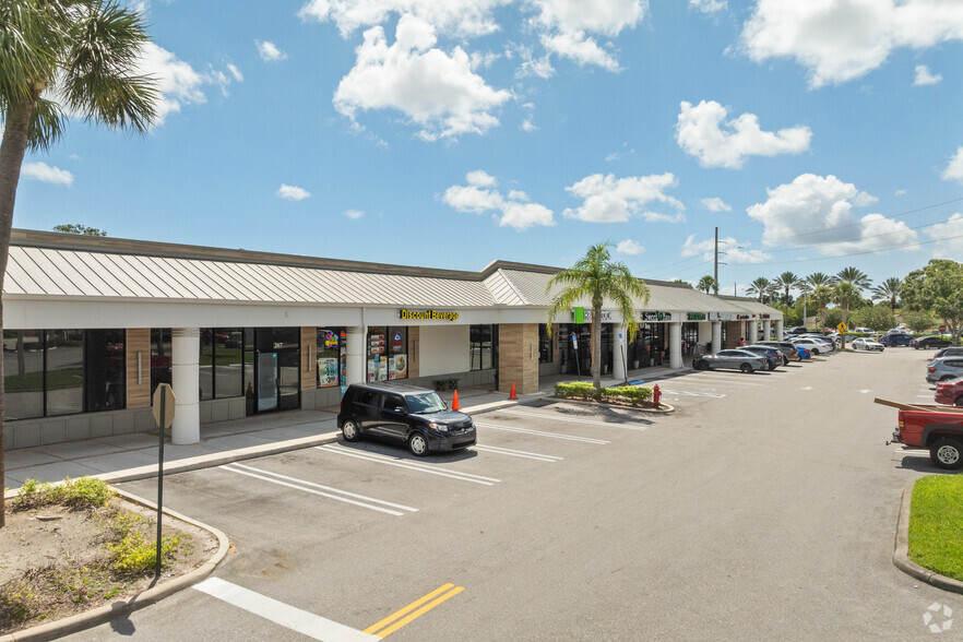 259-327 SE Port St Lucie Blvd, Port Saint Lucie, FL for rent - Building Photo - Image 2 of 12