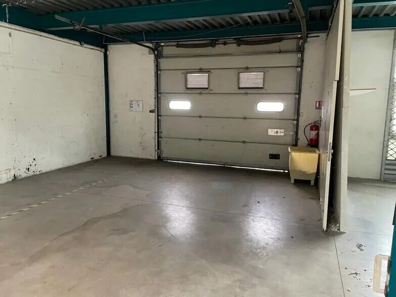 Light Industrial in Tremblay-en-France to rent - Building Photo - Image 2 of 29