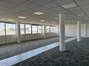 6 Avenue Du Marais, Argenteuil to rent Interior Photo- Image 1 of 5