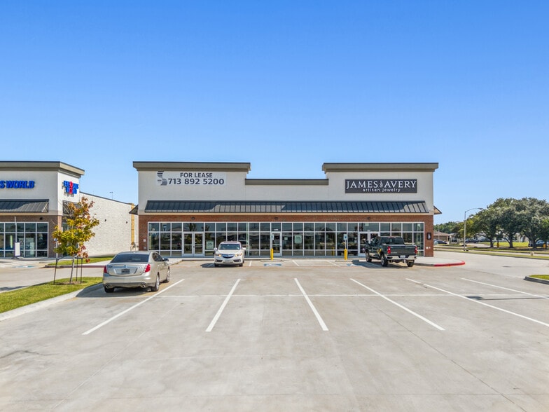 Central Mall Shoppes portfolio of 2 properties for sale on LoopNet.co.uk - Building Photo - Image 3 of 3