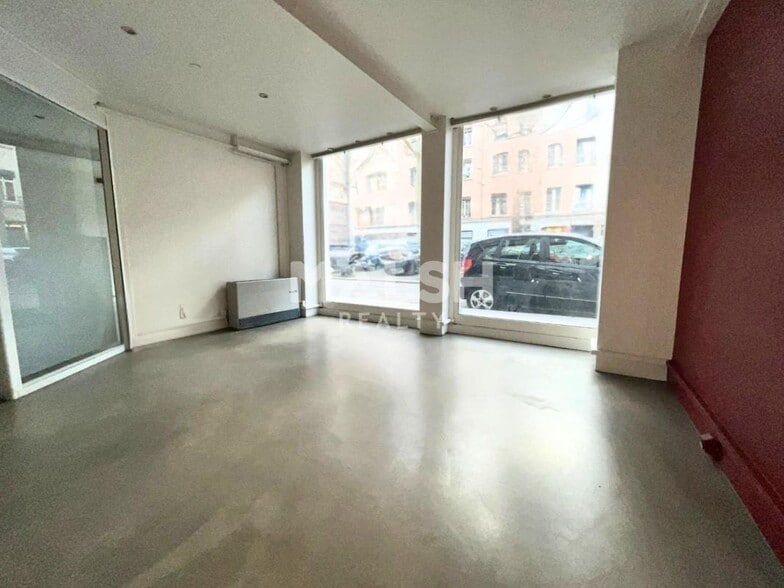 Retail in Lyon to rent - Interior Photo - Image 3 of 8