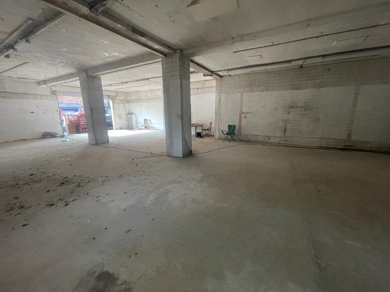 337 Vicarage Farm Rd, Hounslow to rent - Building Photo - Image 1 of 4