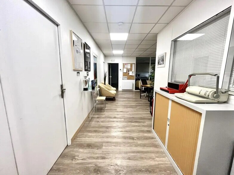 Office in Chatou to rent - Interior Photo - Image 3 of 9