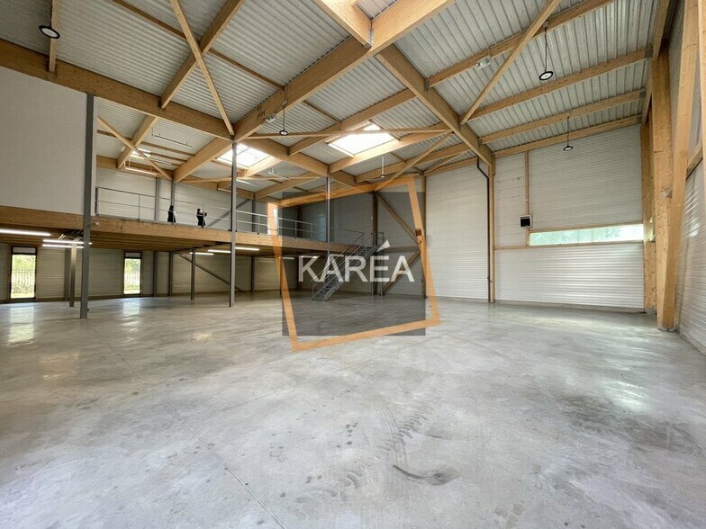 Light Industrial in Chanteloup-en-Brie to rent - Interior Photo - Image 2 of 5