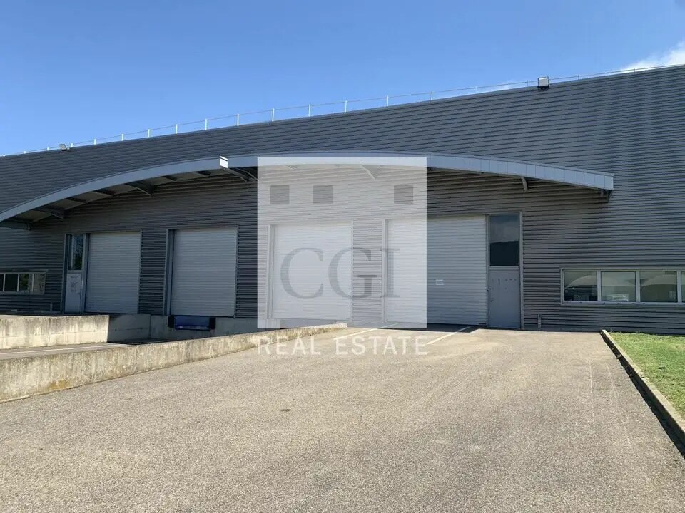 Location Local d'activités 972 m² - Photo 1