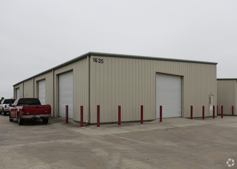 1635 Dickinson Ave, Dickinson, TX for rent - Building Photo - Image 1 of 9