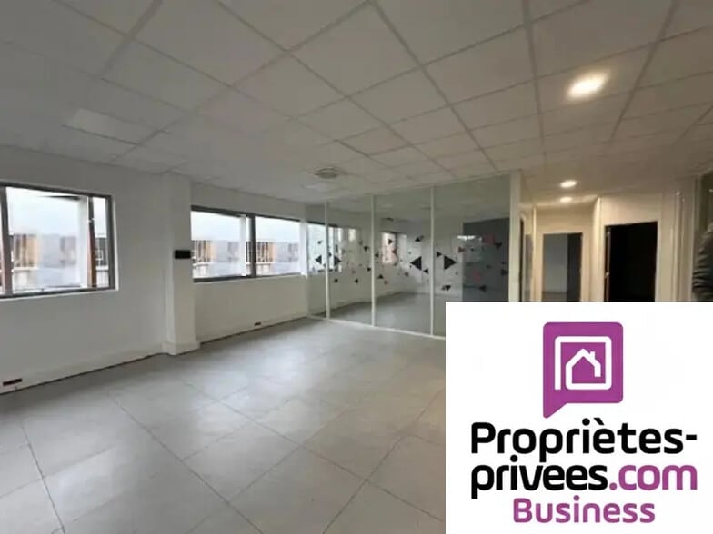 Light Industrial in Colomiers to rent - Interior Photo - Image 2 of 3