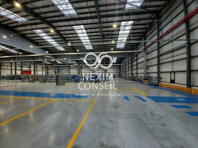 Industrial in Gennevilliers to rent - Interior Photo - Image 2 of 7