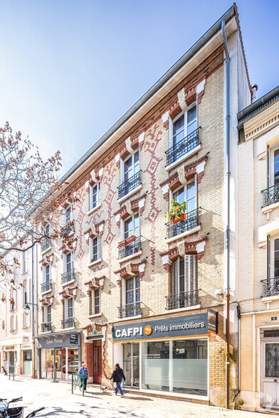 Rue Du Château, Rueil-Malmaison to rent - Primary Photo - Image 1 of 10