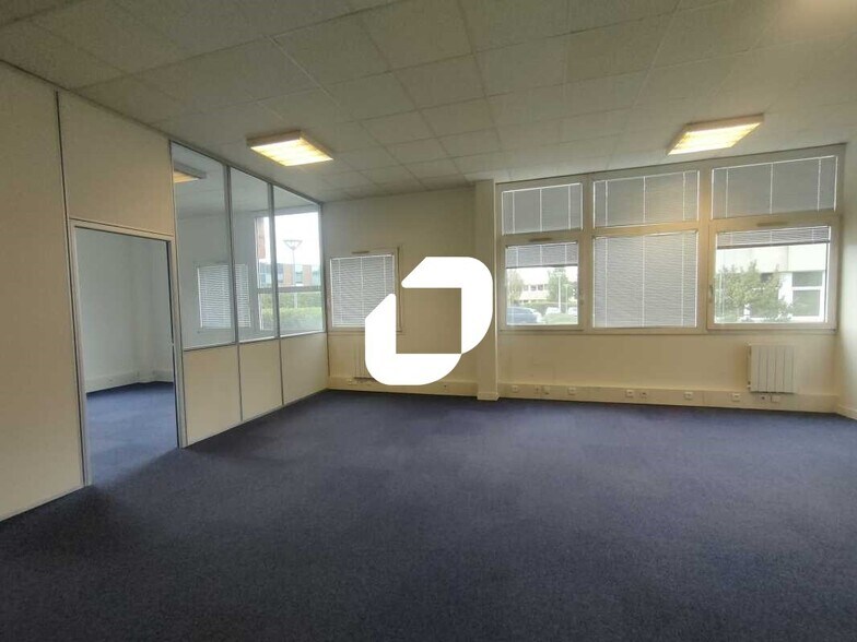 Office in Bièvres to rent - Interior Photo - Image 1 of 9