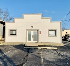 2004 1/2 S Memorial Dr, New Castle, IN for rent Building Photo- Image 1 of 15