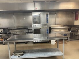 Commercial kitchen with 2 cold storages - Commercial Property