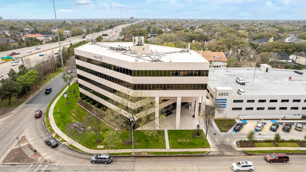 4747 Bellaire Blvd, Bellaire, TX for rent - Building Photo - Image 3 of 13