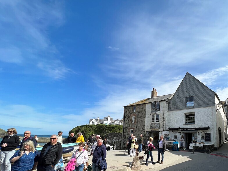 9 Fore St, Port Isaac for sale - Primary Photo - Image 1 of 1