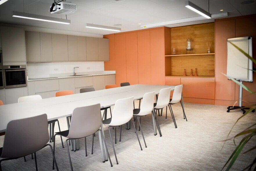 Office in Mérignac to rent - Building Photo - Image 2 of 5