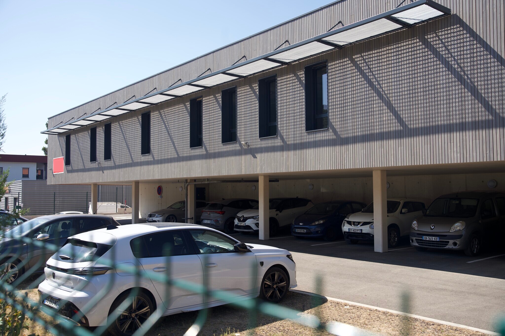 255 Avenue Des Chênes Verts, Brignoles to rent Primary Photo- Image 1 of 9