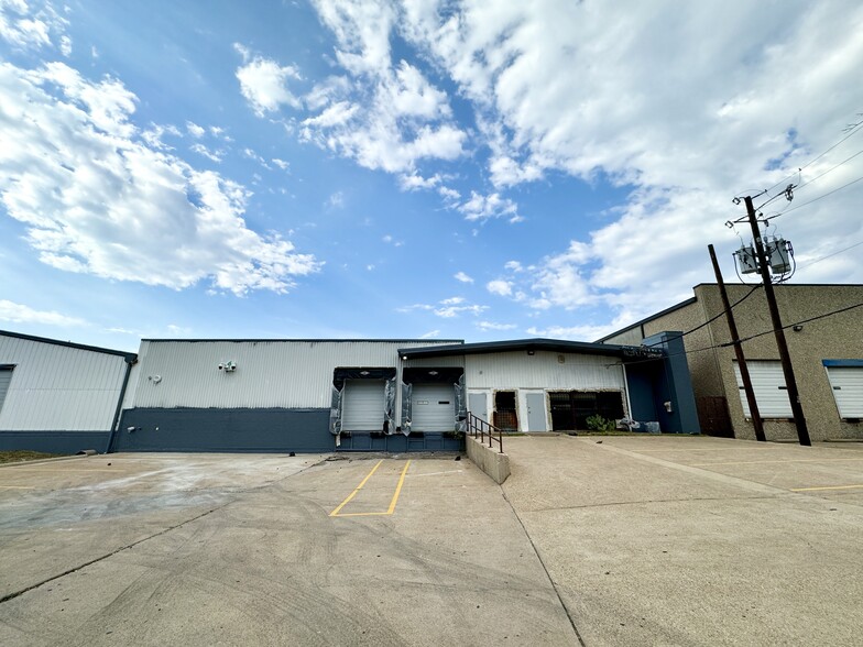 1611 Hinton St, Dallas, TX for rent - Building Photo - Image 2 of 4