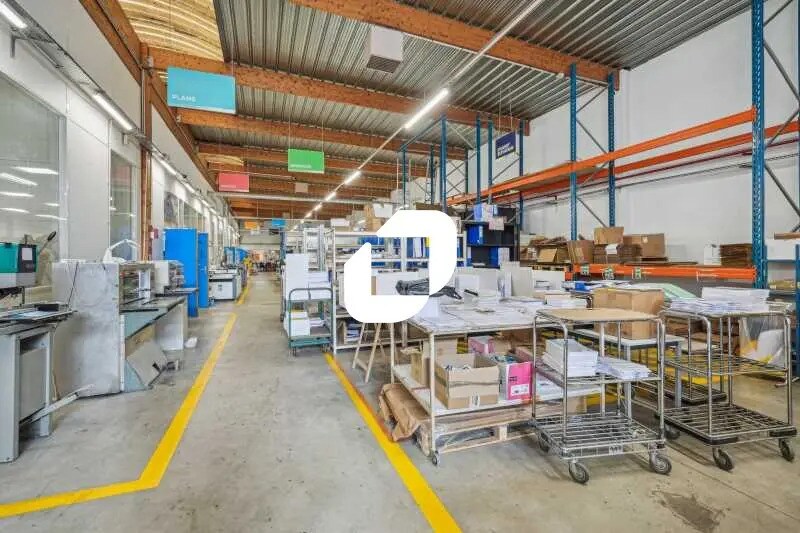 Industrial in Colombes to rent Interior Photo- Image 1 of 18