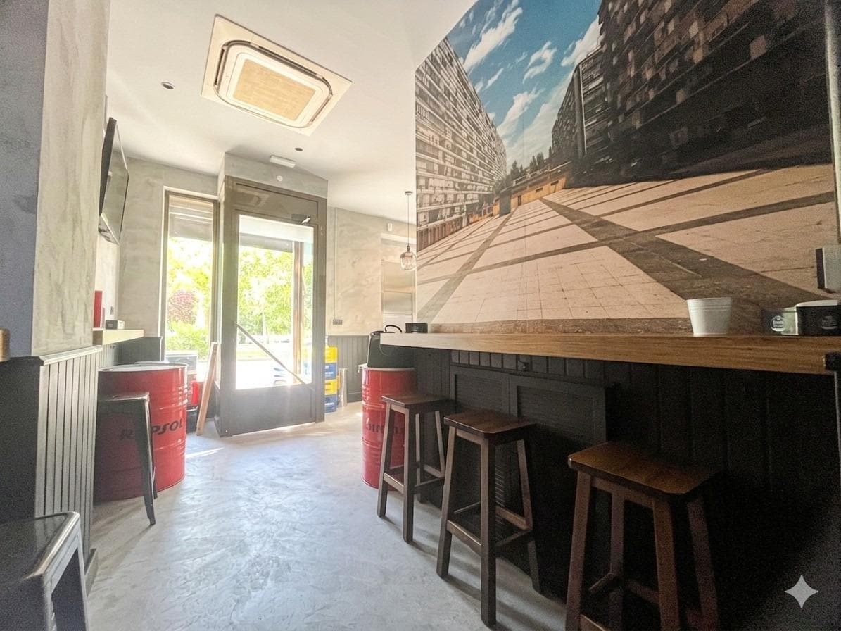 Madrid, MAD 28027 - Unit E - - Interior Photo - Image 1 of 13