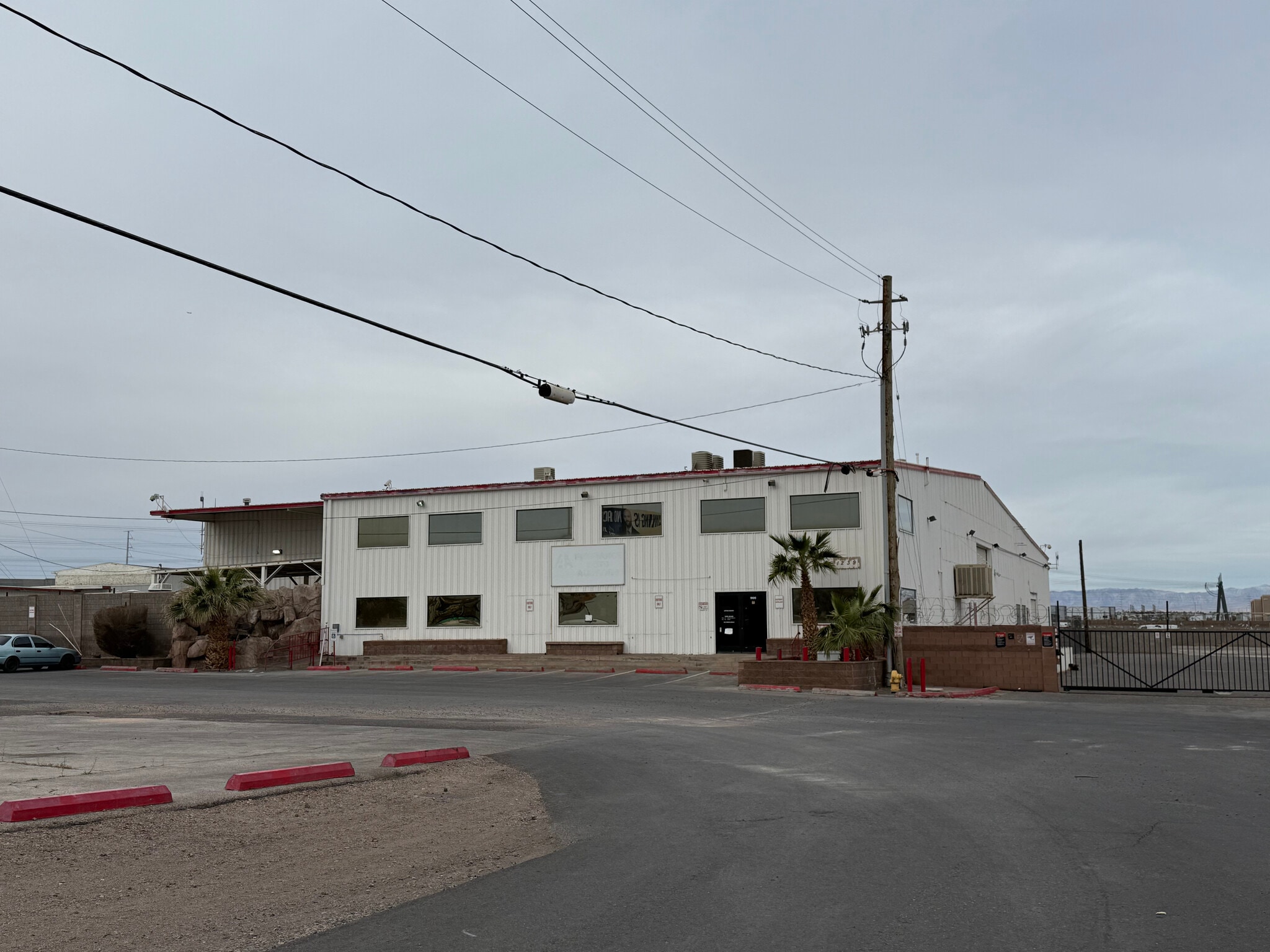 1239 N Boulder Hwy, Henderson, NV to rent Building Photo- Image 1 of 10