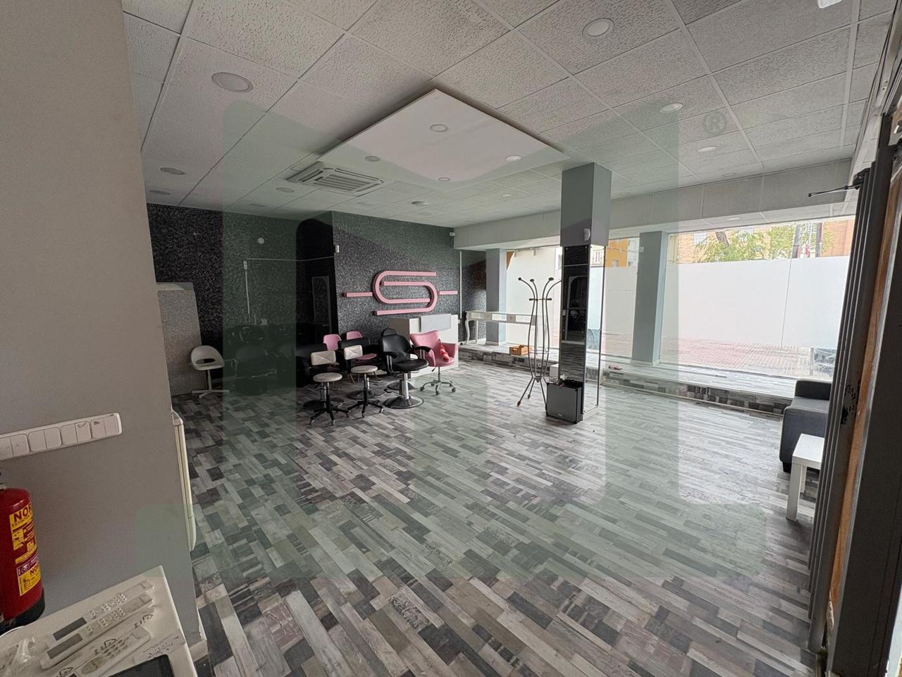 Retail in Parla, Madrid to rent Primary Photo- Image 1 of 5
