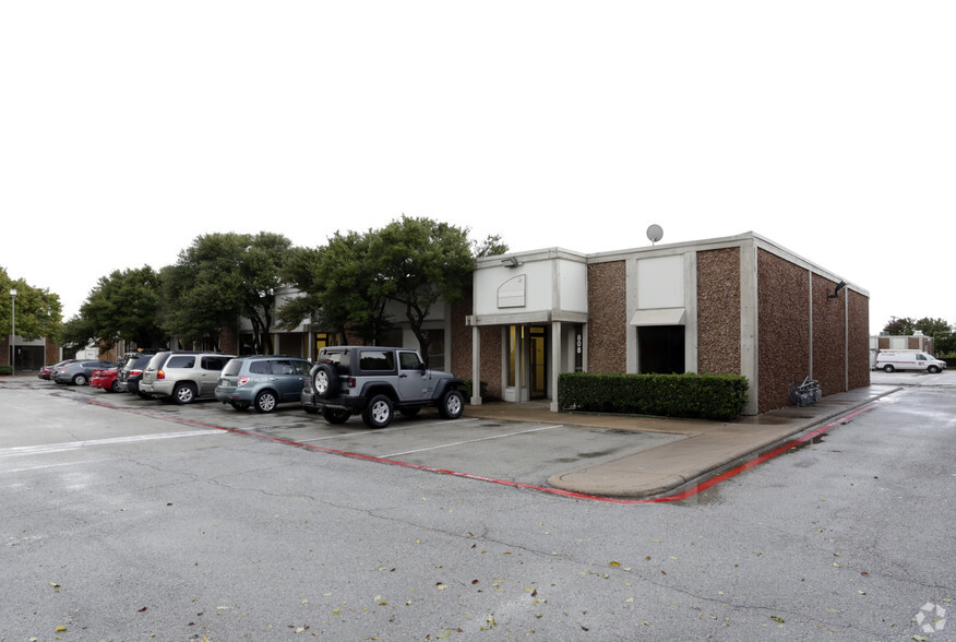 800 Business Pky, Richardson, TX for rent - Building Photo - Image 3 of 4