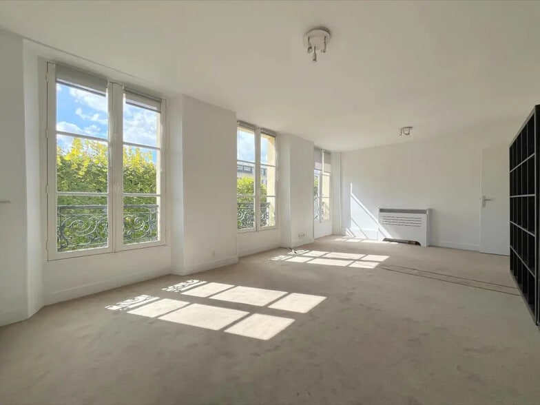 Office in Versailles to rent - Interior Photo - Image 2 of 9