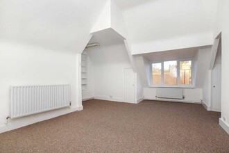 4 Chase Side, Enfield to rent Interior Photo- Image 1 of 4