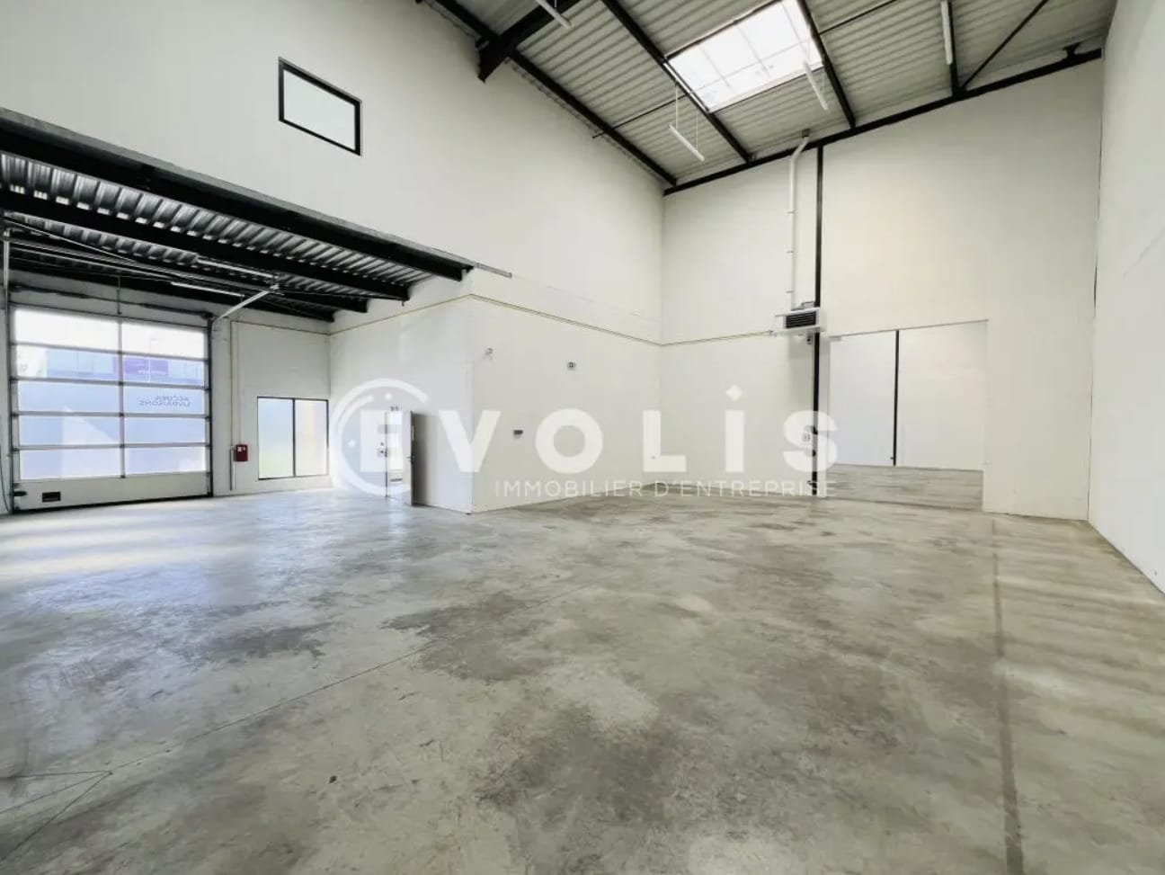 Light Industrial in Collégien to rent Interior Photo- Image 1 of 6