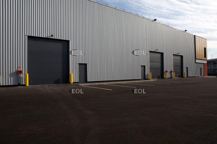 Light Industrial in Villeneuve-la-Garenne to rent - Building Photo - Image 2 of 7