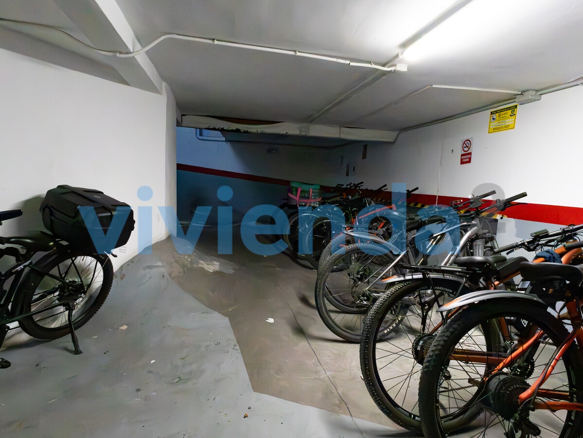 Madrid, MAD 28045 - Unit 01 -  - Interior Photo - Image 2 of 18