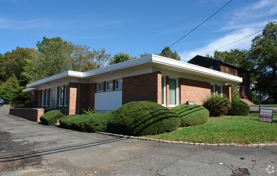 737 Northfield Ave, West Orange, NJ for sale - Primary Photo - Image 1 of 1