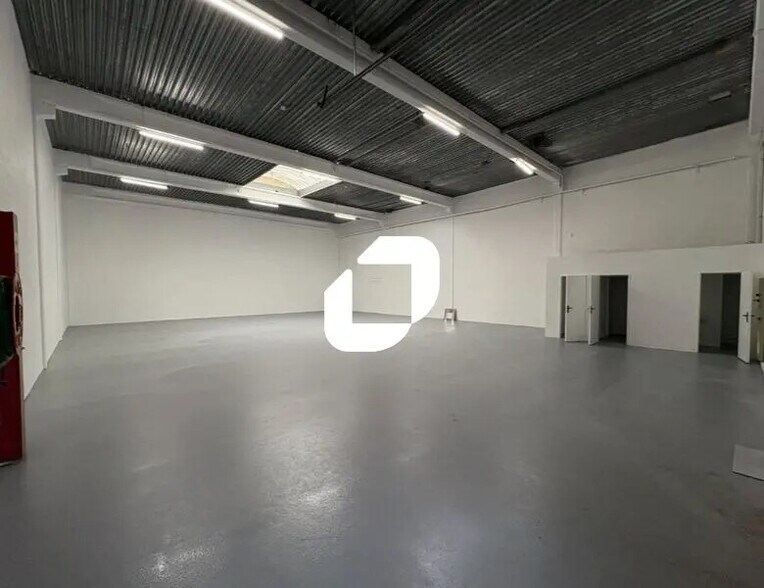 Light Industrial in Éragny to rent - Interior Photo - Image 3 of 22