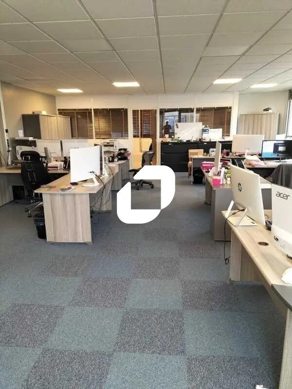 Office in Nanterre to rent Interior Photo- Image 1 of 9