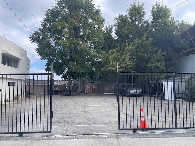 5708 & 5678 Cherry Avenue, Long Beach portfolio of 2 properties for sale on LoopNet.co.uk - Building Photo - Image 2 of 6