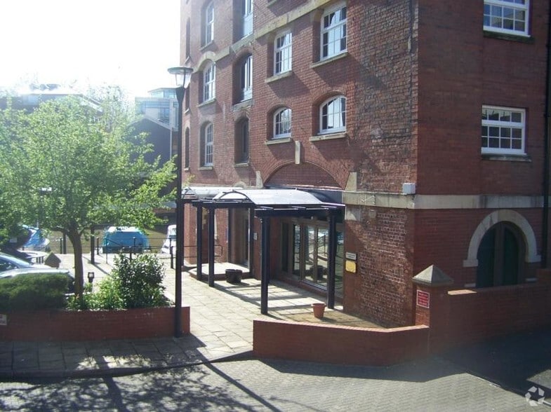 Ferry St, Bristol to rent - Primary Photo - Image 1 of 1